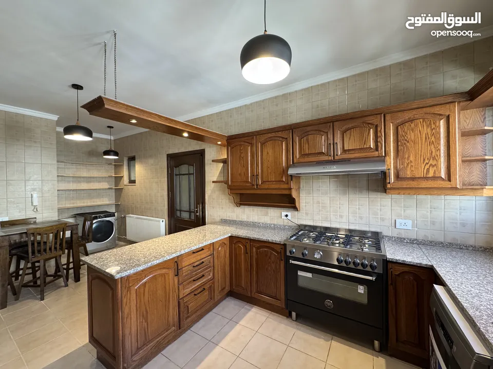 شقة 3 غرف نوم باطلالة رائعة في عبدون  ( Property 43136 )-175084200
