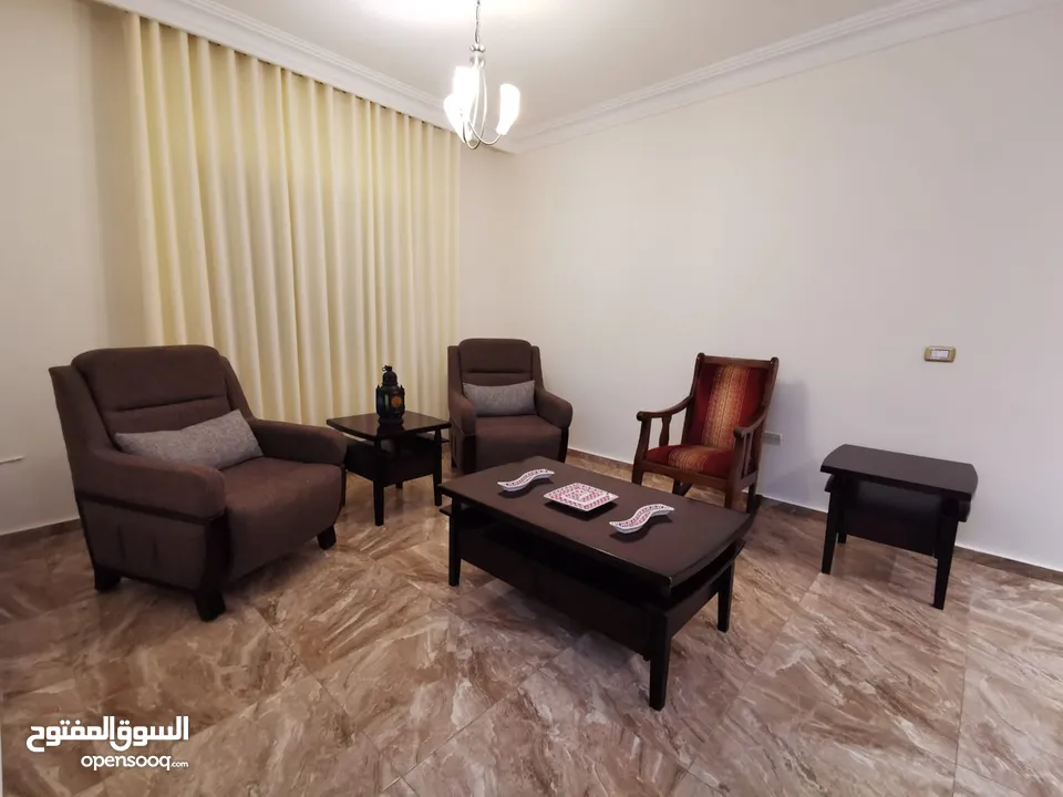 شقة مفروشة للإيجار السنوي بأجمل مناطق مرج الحمام خلف القرية الملكية مباشرة.