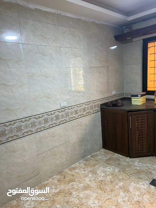 شقة مميزة جدا للبيع بالقرب من مستشفى الأمير حمزة (بسعر مغري)