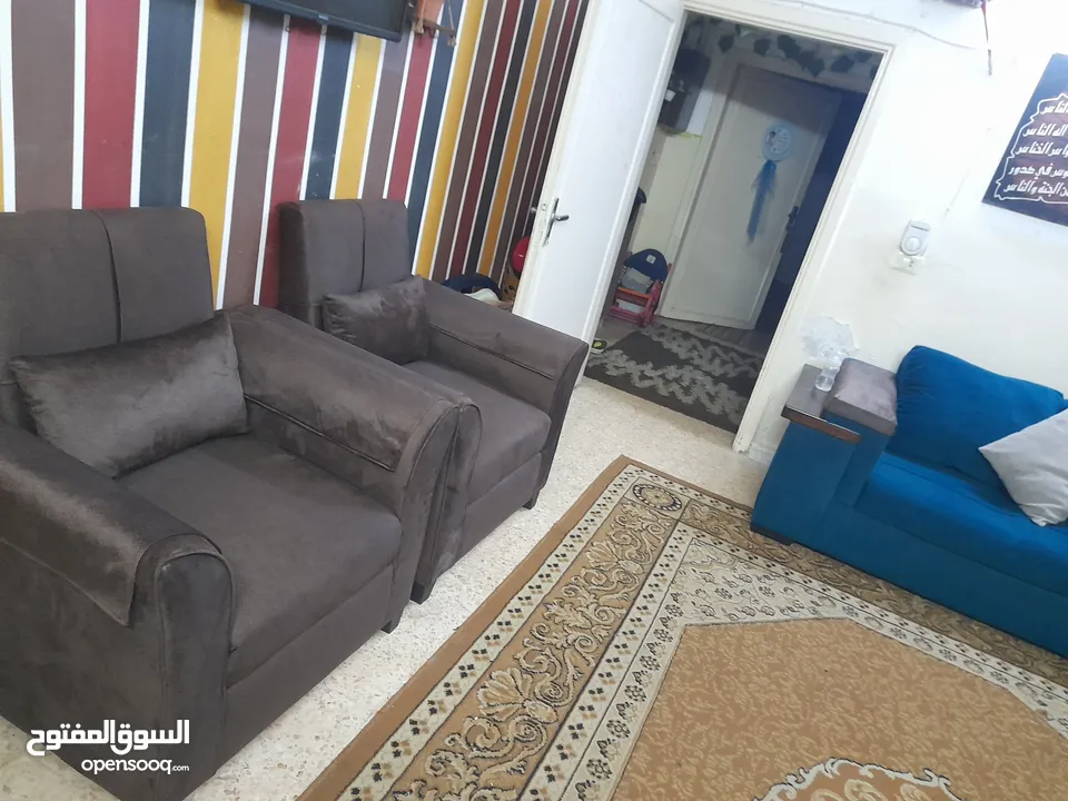 طقم كنب 7مقاعد تفصيل خشب سويد للبيع مع سجادته ب 100دقابل لتفاوض بشي بسيط