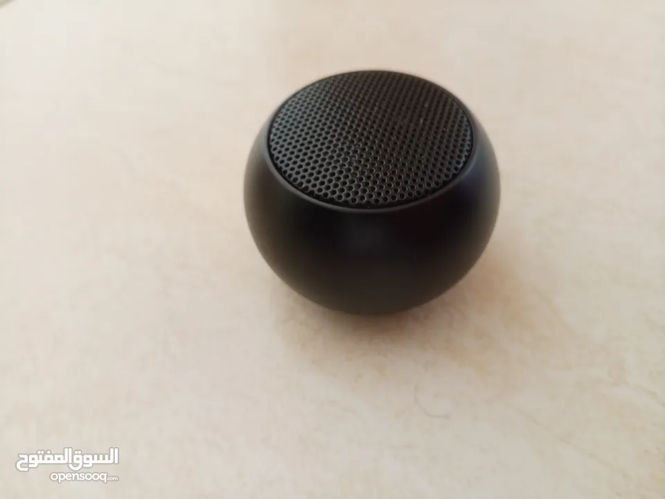 سماعه سبيكر صوت جدا عالي زائد شاحن 3 × 1 ثلاث مداخل شحن سريع زائد شاحن للسماعه وجهاز تخزين 32 gb