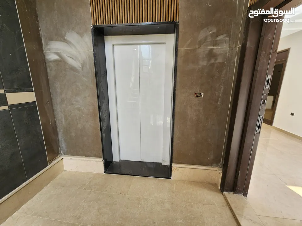 روف للبيع في عبدون  ref : 14328