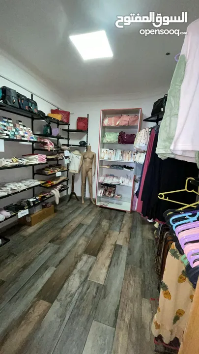 محل مستلزمات طبية وكوزمتكس واكسسوارات للبيع