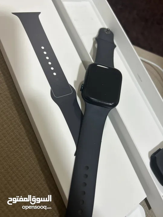 ساعة apple watch i8 بحالة الوكالة 45 انش استخدام شهرين للبيع بسعر مغري