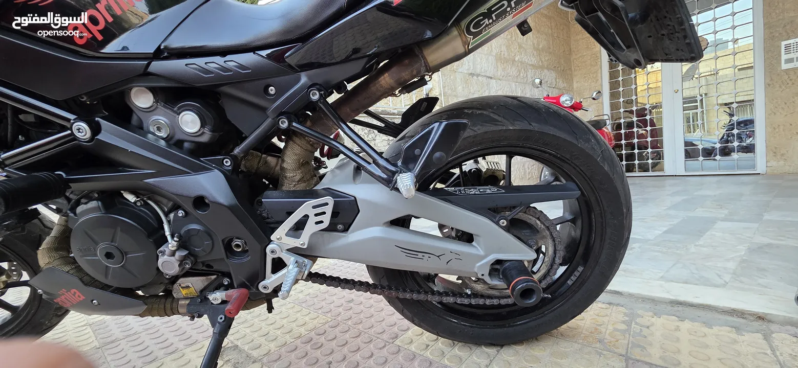 دراجة ابريليا 750 cc بحالة ممتازة 2016 ماشية 24000 فقط مالك ثاني صيانة دورية في الشركة 3200 دينار