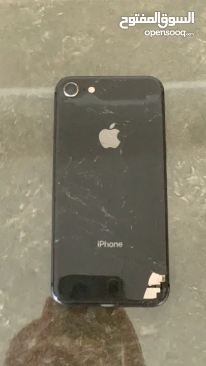 مستعمل iPhone8 شاشة التلفون تسعة لازم بدو شافه جديدة بها الحلفي تلفون لازم تصليح ‏