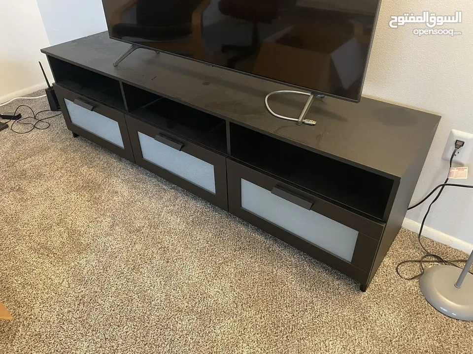 طاولة تلفزيون من ايكيا - حالة ممتازة، IKEA TV Stand - Excellent Condition