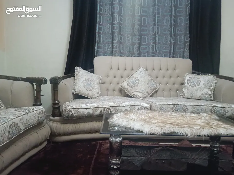 أثاث غرفة جلوس 7مقاعد200دينار شبه جديد الله يبارك لصاحب انصيب