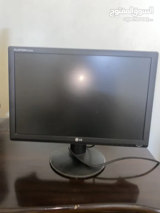 شاشتان ( تلفزيون وشاشة كمبيوتر)