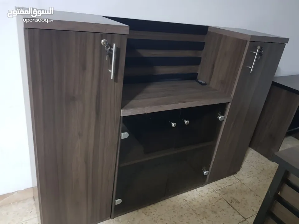 اثاث مكتب ضخم للبيع بسعر مميز