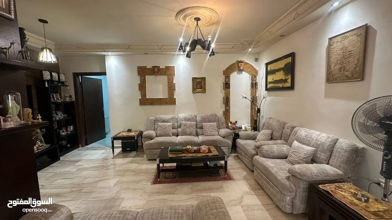 عقار مميز في موقع مميز شقة أرضية 245م في أجمل مناطق الرابيه بسعر مميز / ref 9551