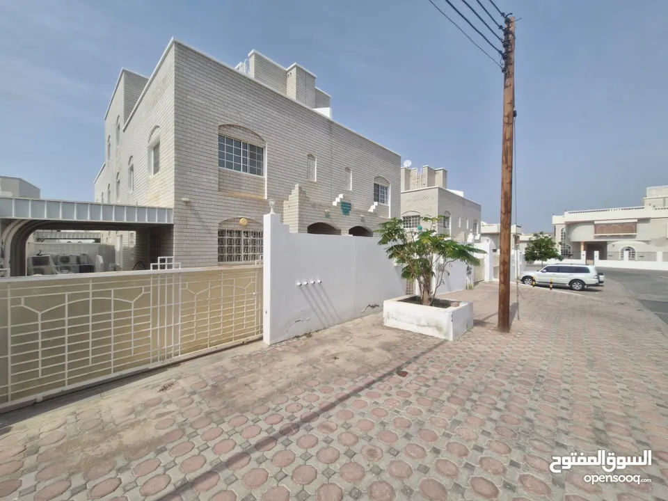 3 BR Excellent Villa for Rent – Qurum