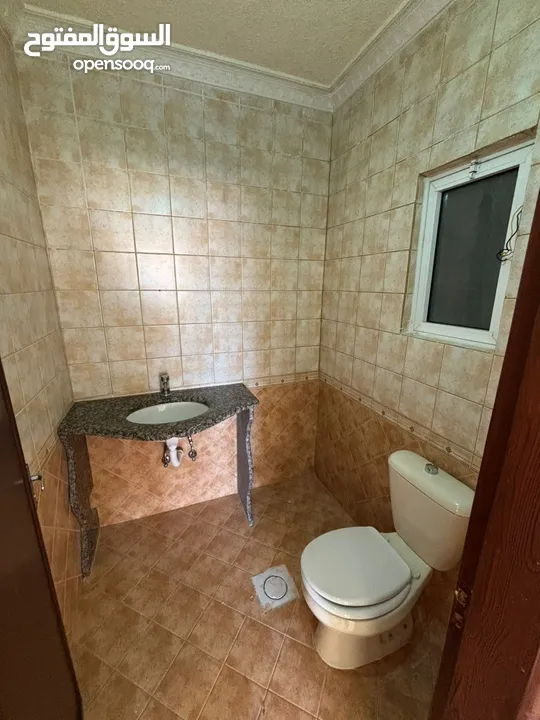 شقه لإيجار الشهري طابق 3 مع مصعد بريموت كل طابق 2 شقه  الحي الجنوبي قرب مطعم فول ونار عمارة الشيماء