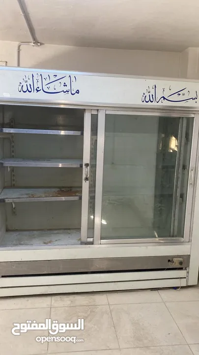 ثلاجة عرض للبيع
