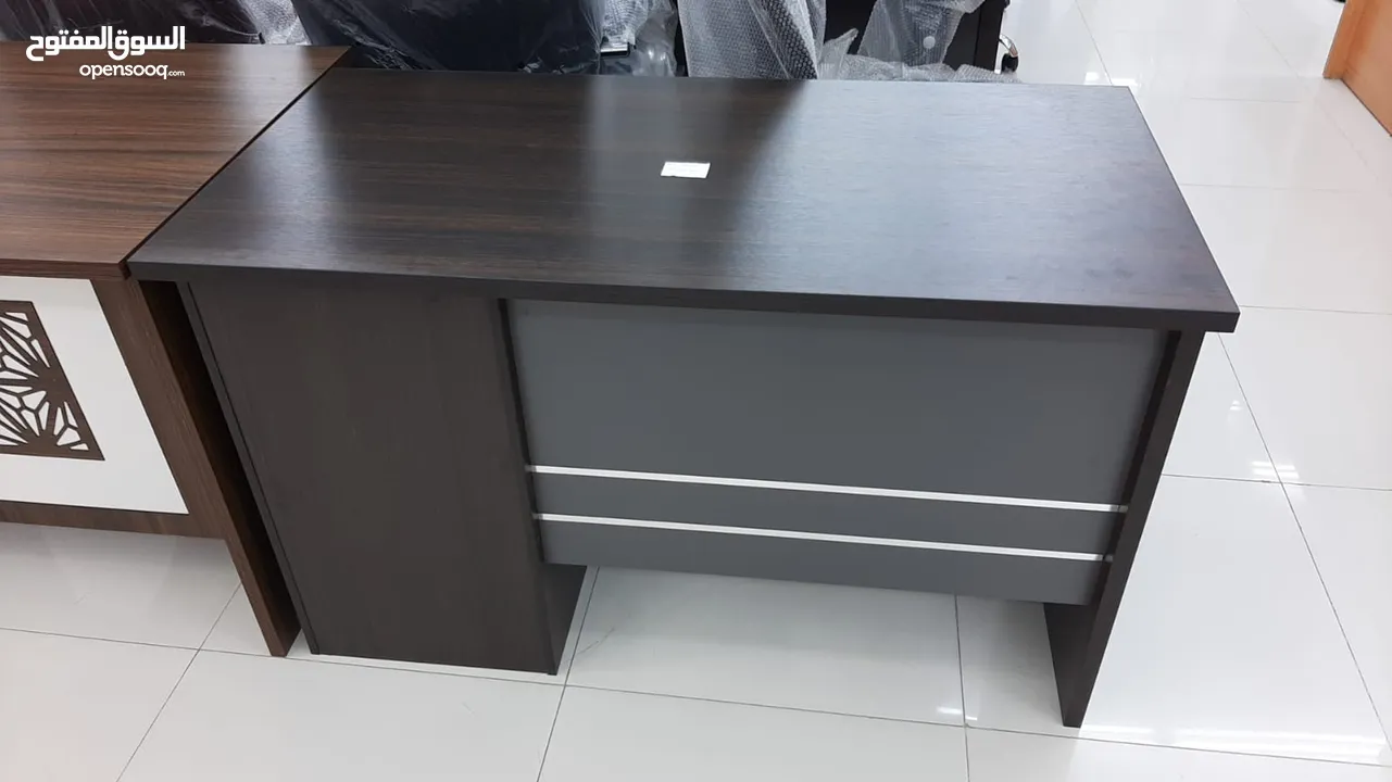 اثاث مكتبي كرسي دوار +ميز مكتب  اسعار مناسبة جدن شامل التركيب غير شامل التوصيل