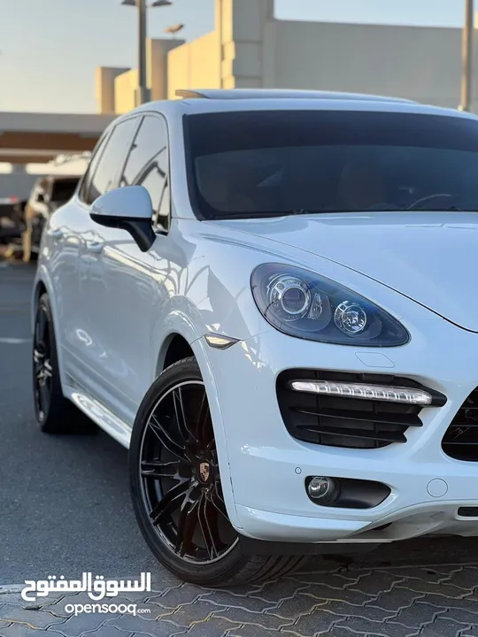 PORSHE Cayenne ( GTS )