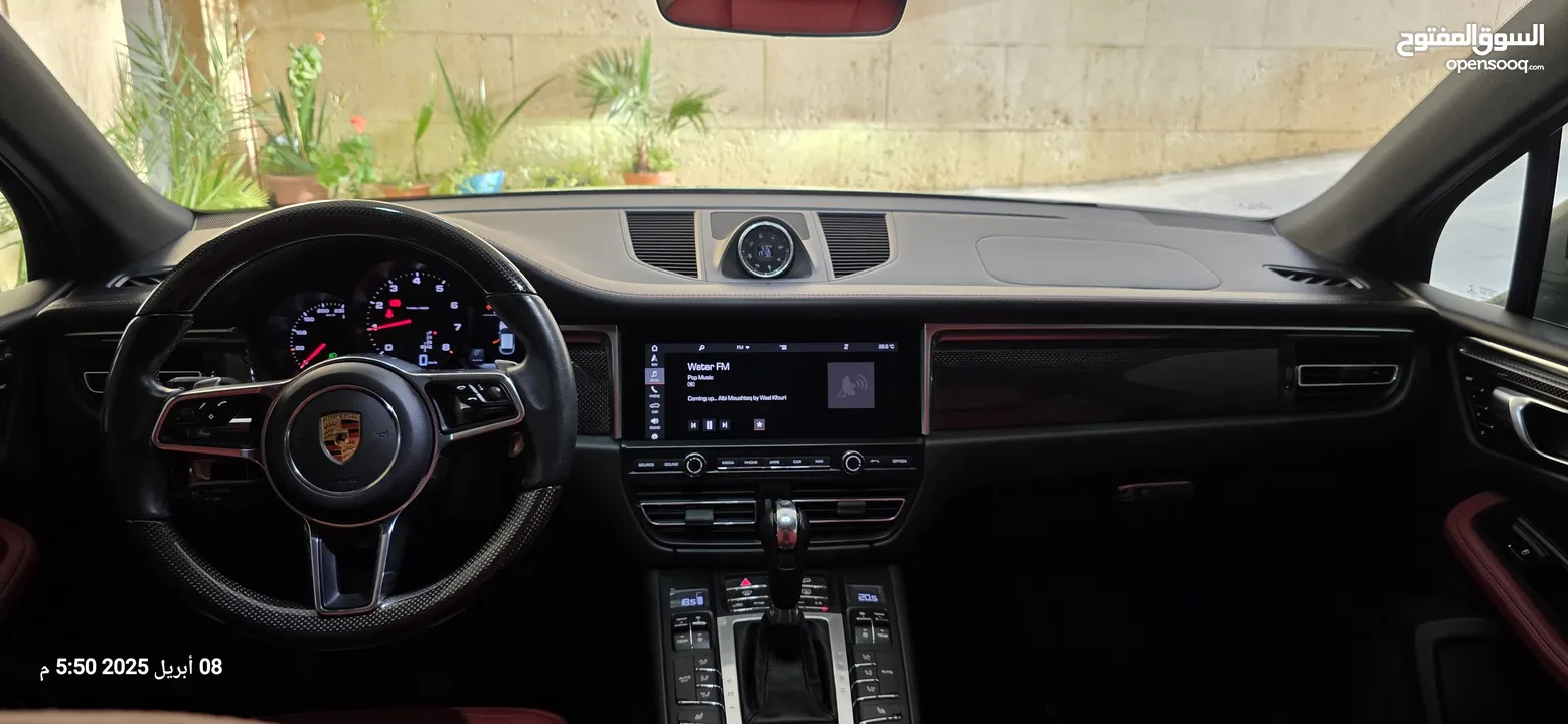 Porsche macan 2019  رمادي فاتح  وارد الوكاله مالك واحد   مواصفات خاصه ...مالك واحد  بسعر مميز