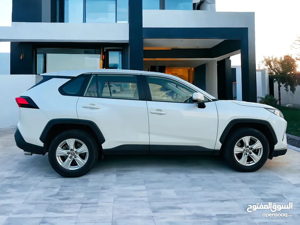 AED 1,360 PM  TOYOTA RAV4 EX 2.5L  WELL MAINTAINED