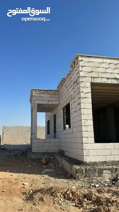 بيت مستقل للبيع في الذهيبه الشرقيه ق التشطيب أربع واجهات حجر مساحه البناء 220 متر