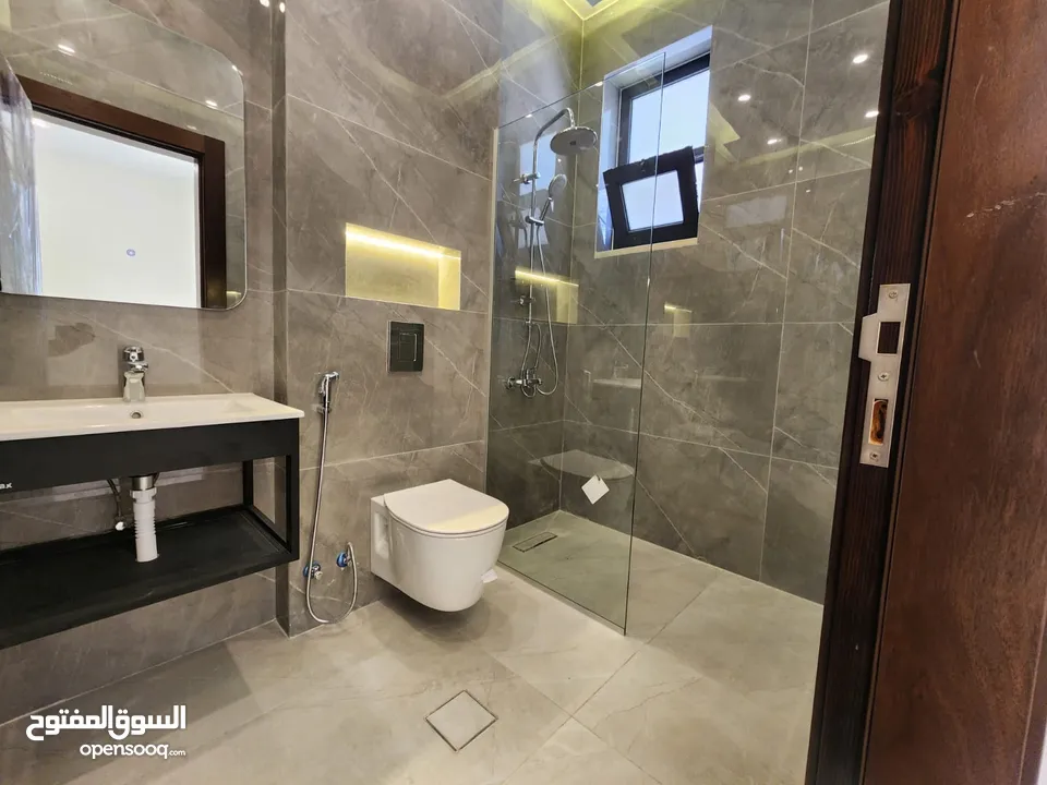 شقة فارغة للبيع في دابوق- REF:14660