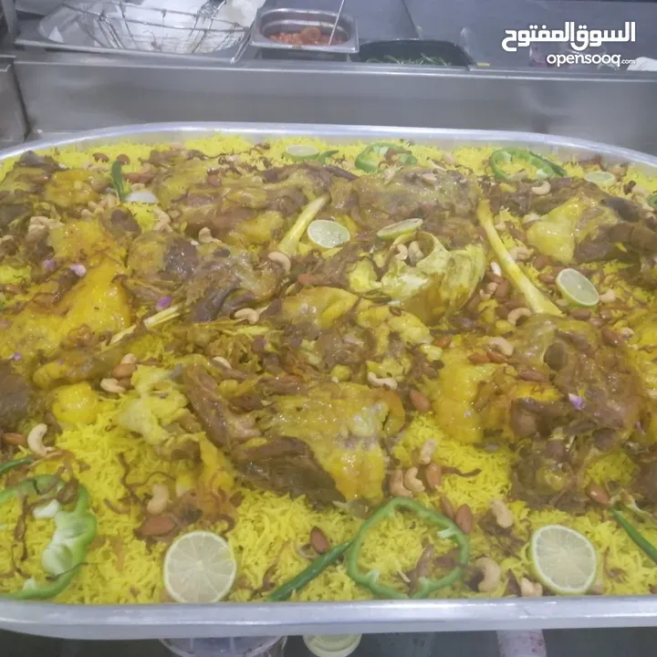 شيف يمني مقيم في السلطنه يبحث عن عمل  خبره 15سنه في الطبخ والاداره والتسويق