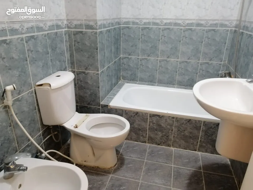 شقة أرضية مميزة للبيع في خلدا  - خلف السيفوي 91م مع حديقة وترسات 140م بسعر مغري