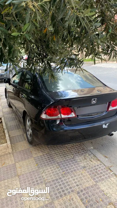 هوندا سيفيك 2009  1300 بانزين و500 هايبرد السيارة منفوضه بلكامل مغيرلها كلشي قابل للتفاوض