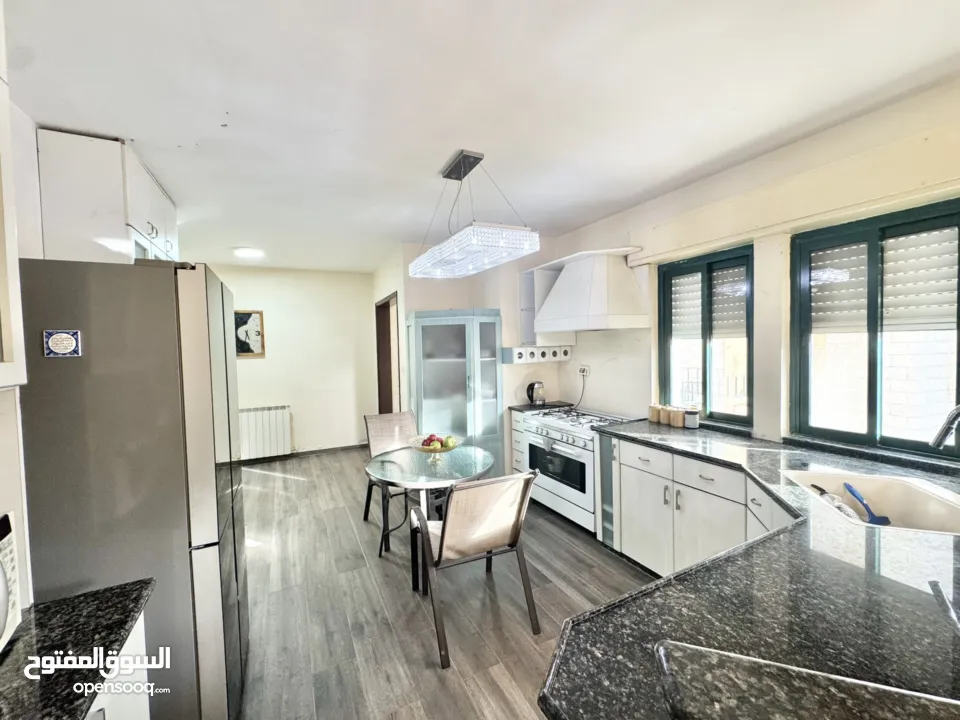 شقة للبيع في رام الله 200م