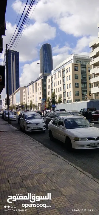 مكتب تجاري 65م على الشارع الرئيسي أمام بوليفارد العبدلي مباشرة بإطلالة مميزة ضمن مجمع تجاري مرموق