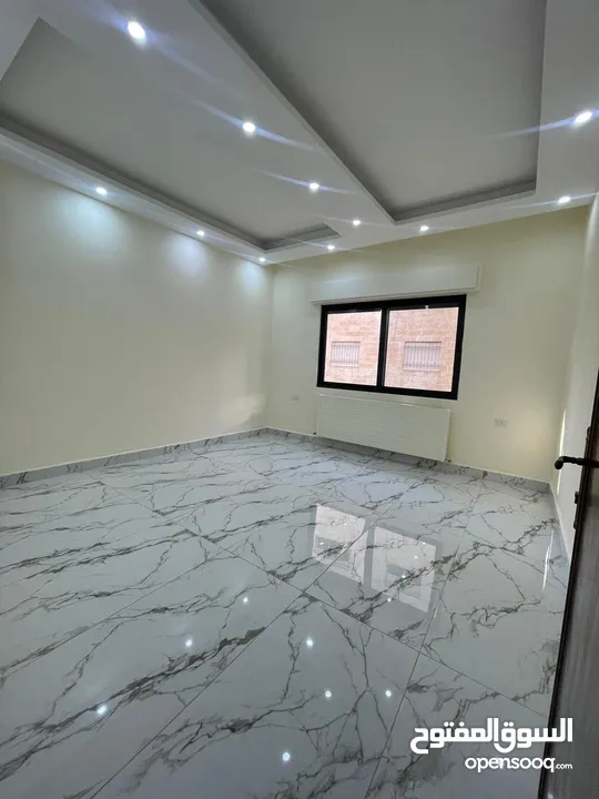 شقه فاخره للبيع بسعر حرق في الجندويل 200م طابق أول من المالك مباشره