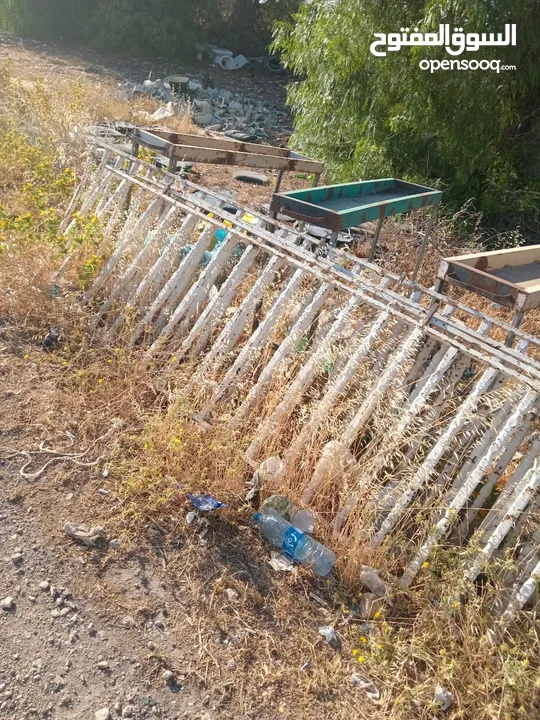 دربزين نوعين في نوع الحبه   وفي نوع الحبه   حديد ثقيل ونظيف