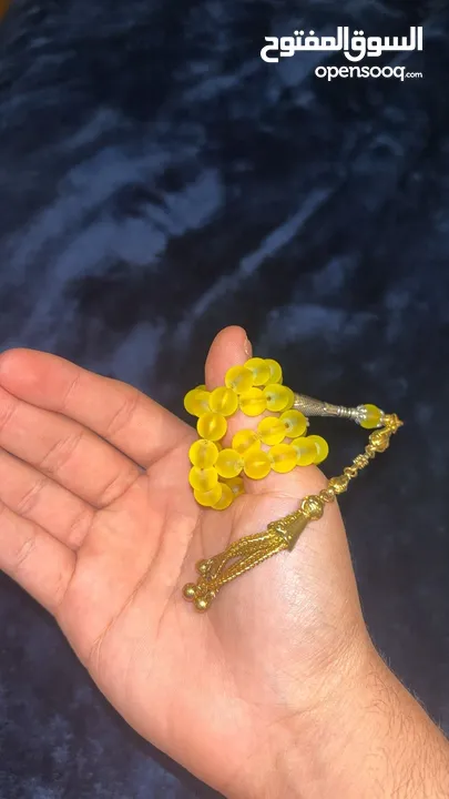 مسباح سبحة حجر الون اصفر و احمر   فقطط او العرض الثنتين