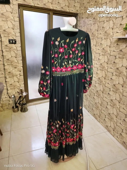 فستان مطرز