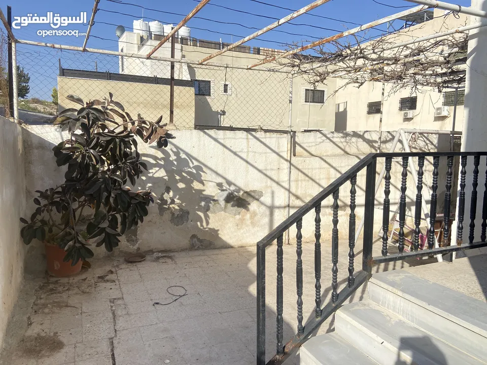 منزل مستقل للايجار جبل الاميره رحمه بجانب مدرسة عمر بن الخطاب