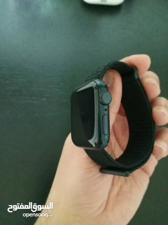 ساعة أبل واتش اس اي 40 مم الجيل الثاني بحالة ممتازة - apple watch se series 2 40 mm
