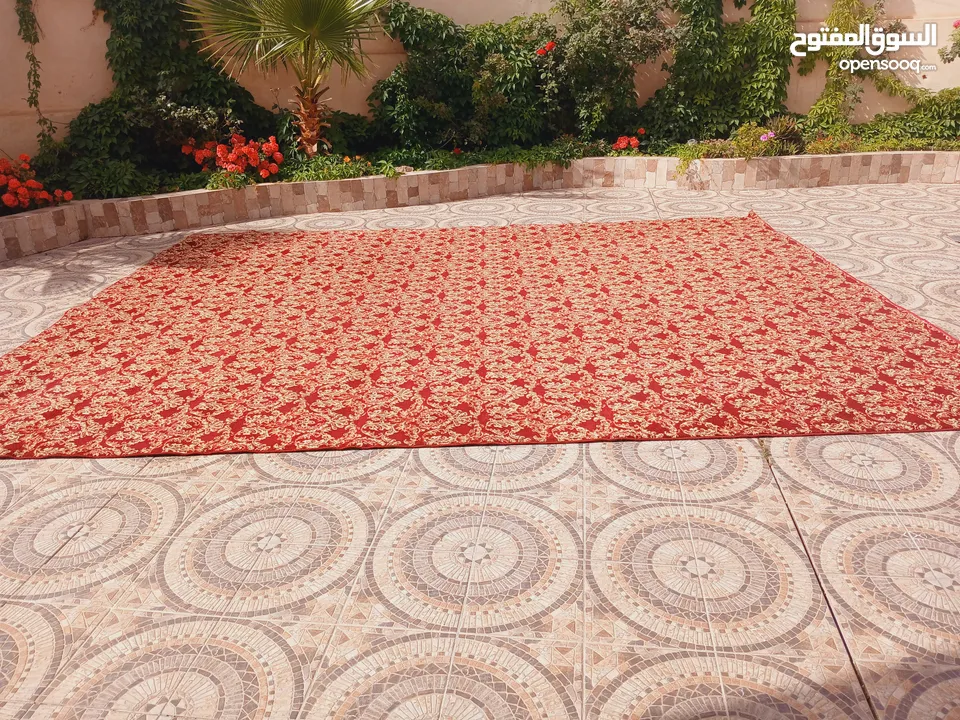 سجاد تركي اصلي مستعمل بحالة الوكاله مع ممر من نفس نوع السجادة .......