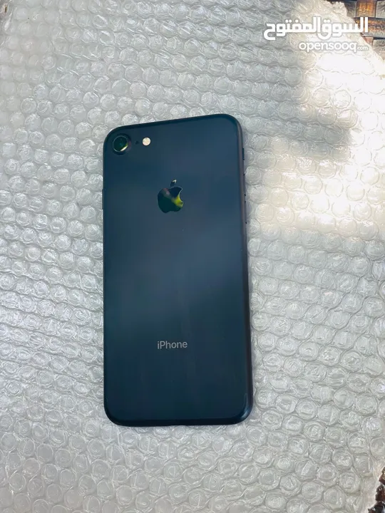 iPhone 7  لون:اسود بطارية:93 128G
