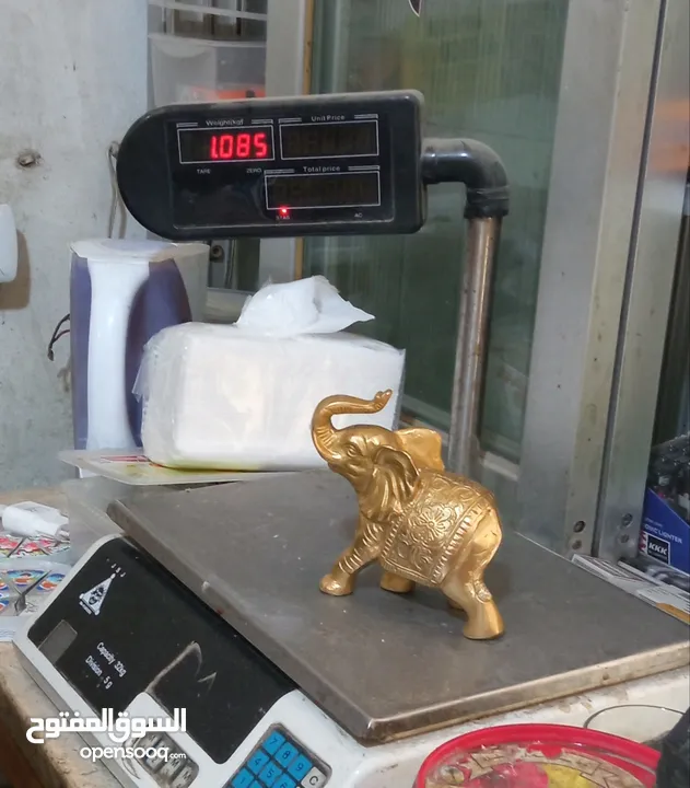 فيل نحاس منقوش