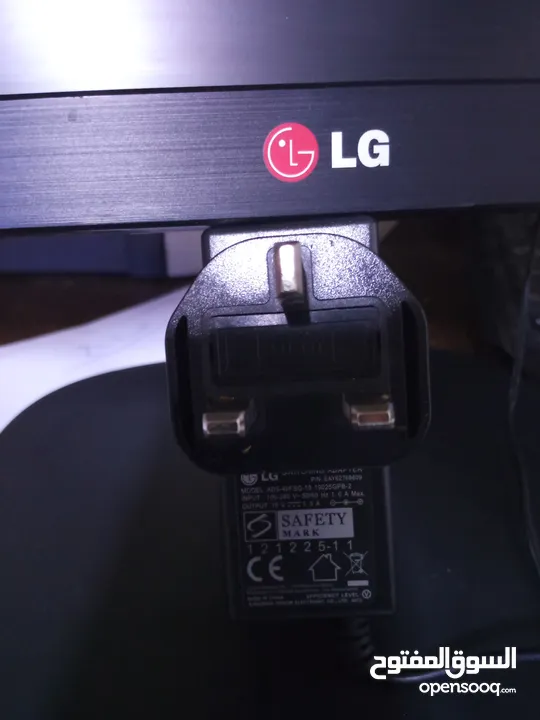 شاشة كمبيوترLG20انش مونيتورLEDمع نحولها الأصلي مدخلVGAبحاله ممتازه عالفحص شغاله100%