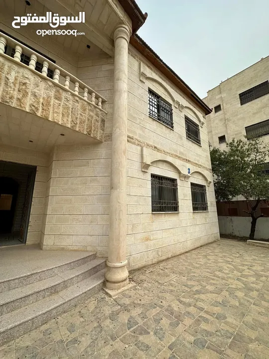 فيلا تصميم قصر للبيع في منطقة ابو علندا - خلف كارفور