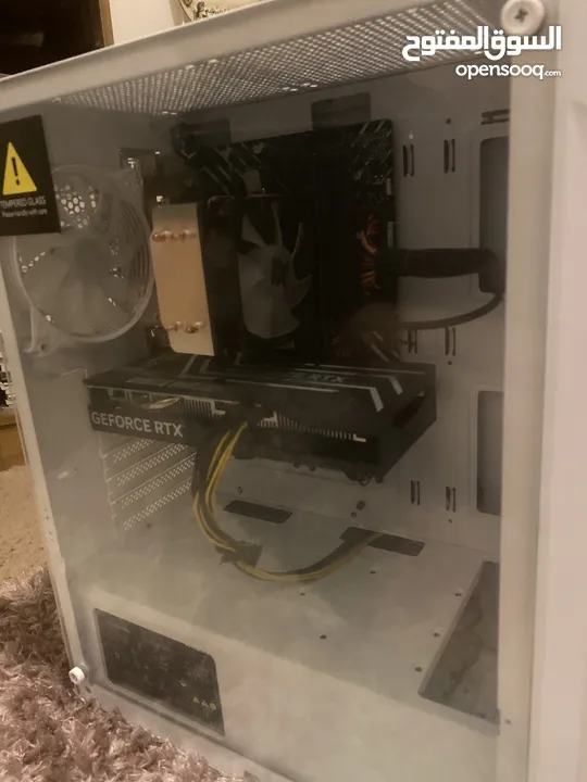 Pc gaming مع شاشه و و و سماعه
