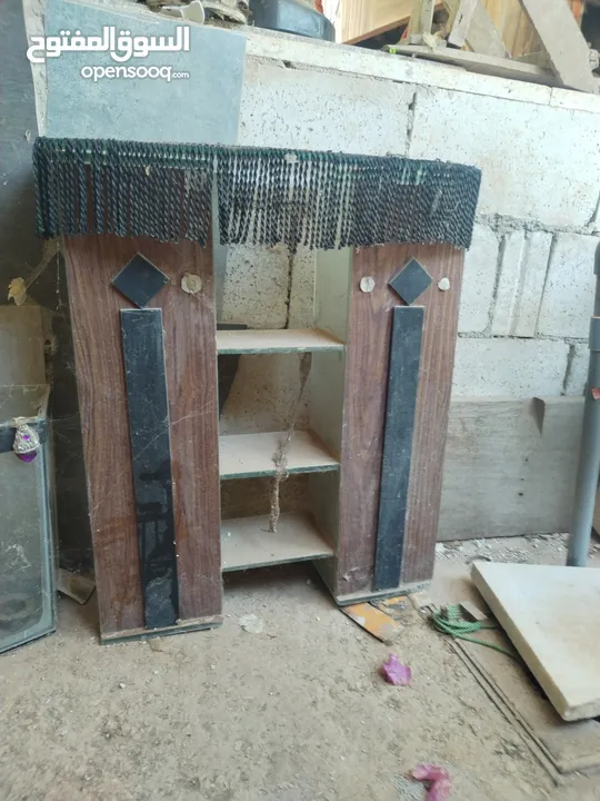 حوضين سمك مع قواعدهم