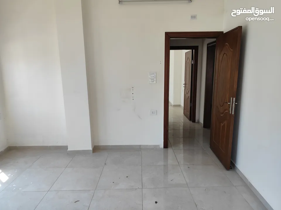 تأجير شقة غير مفروشة