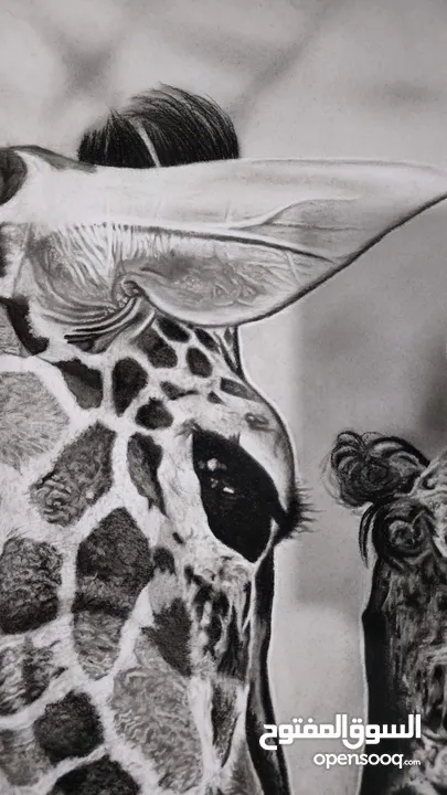 رسم قلم أسود واقعي للغاية لأم الزرافة وحب الطفل Hyperrealistic black pen drawing of a giraffe