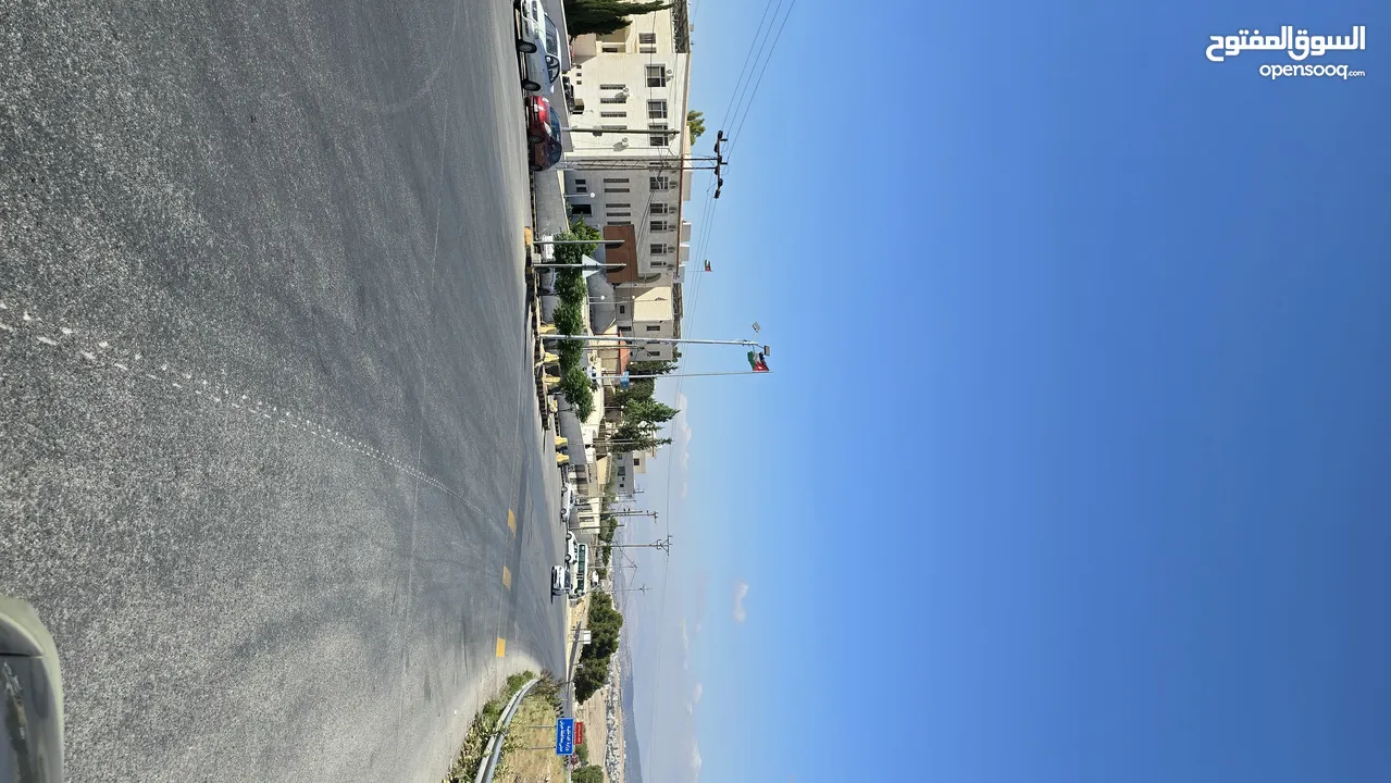 1 دونم على طريق اربد جرش القديم مباشره بعد مبنى المحافظه على اليسار
