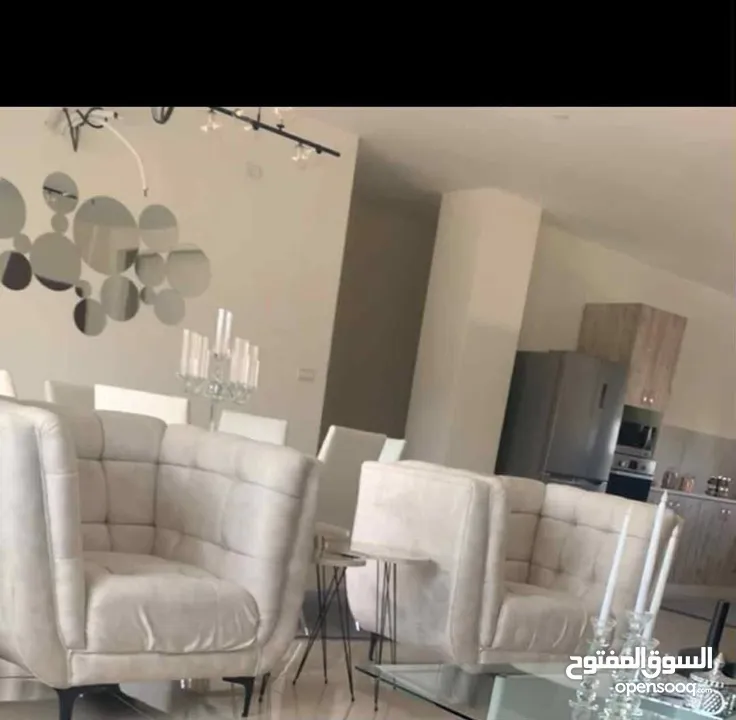 صالون للبيع