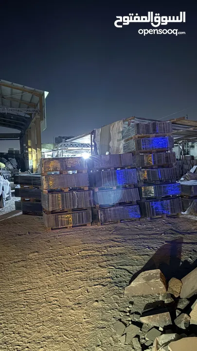 “للبيع حجر بازلت طبيعي فاخر بجودة عالية – مثالي للواجهات والأرضيات مع توفر كافة المقاسات وخدمة توصيل