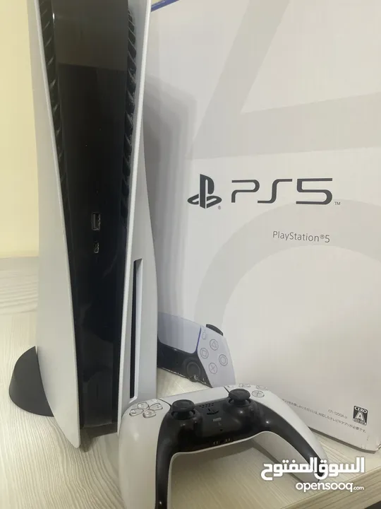 جهاز بليستيشن فايف(ps5) بحالة ممتازة  استخدام خفيف  نسخة الديسك(cd edition)  مع يد.