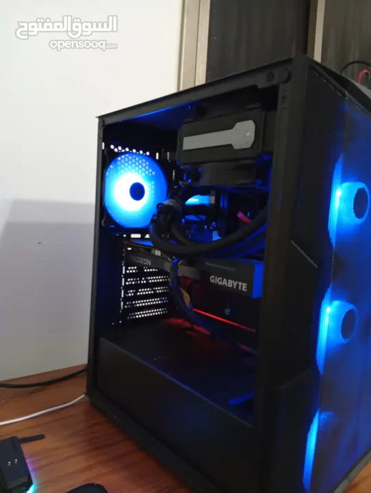 كمبيوتر جيمنغ وحش بلآداء مع تبريد مائي مغلق مستعمل لمدة خفيفة شبه جديد