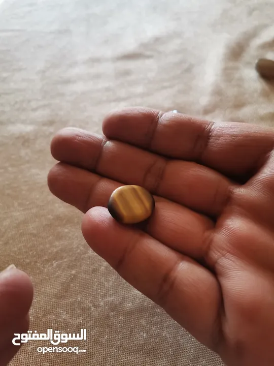 للشال/المنديل والحجاب ياقوته حمراء